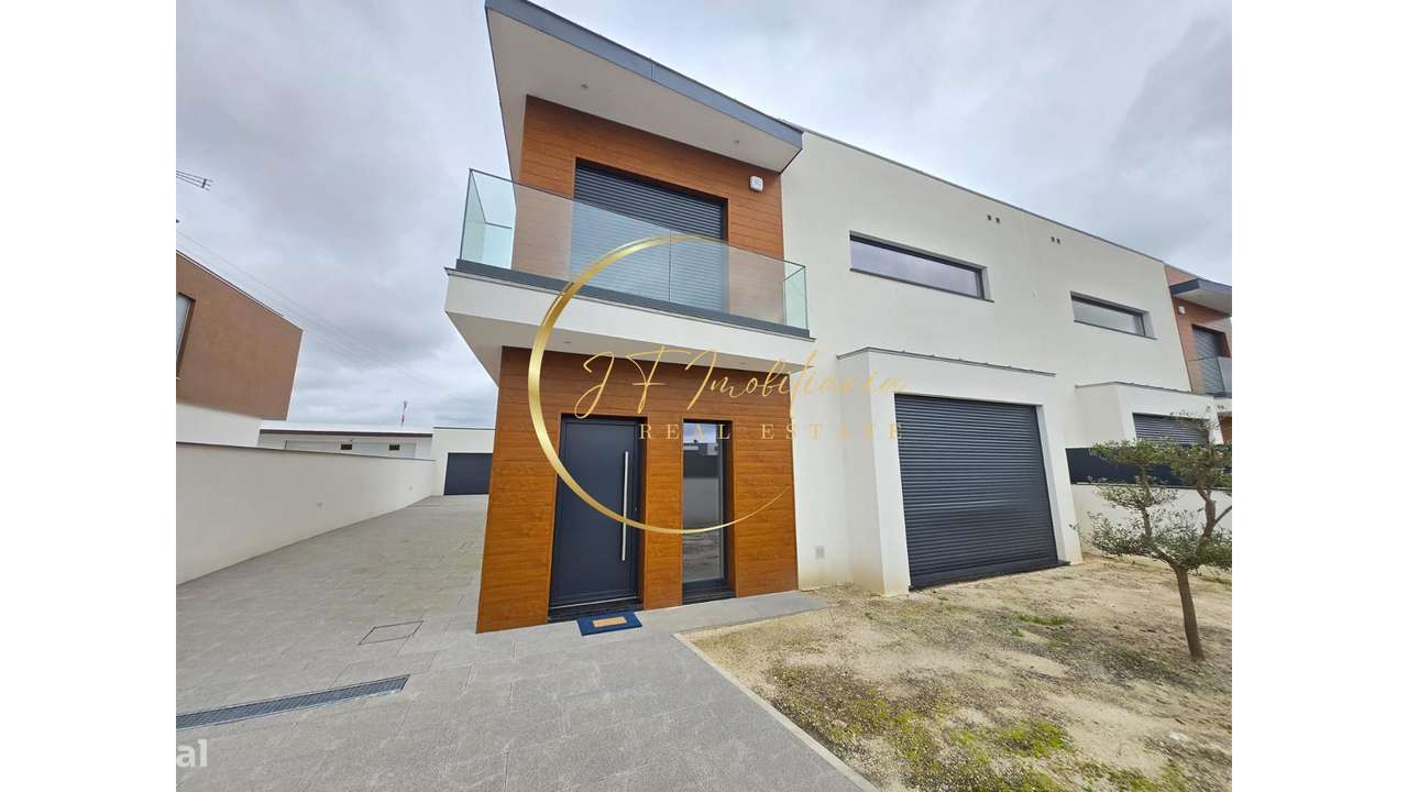 Moradia T4 de Luxo em Aradas - Grande imagem: 2/50