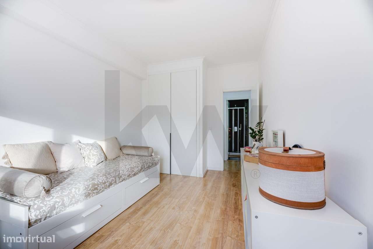 Apartamento T2 totalmente renovado com Suite, Varanda e Arrecadação na-12