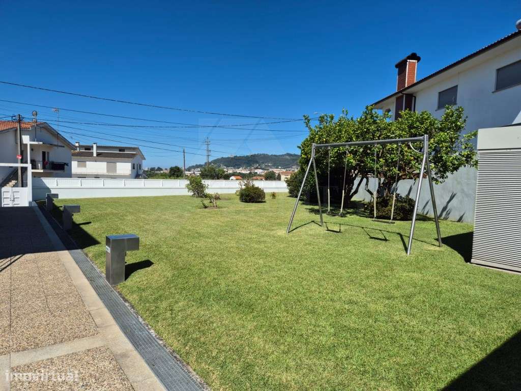 Moradia T4 com jardim-7