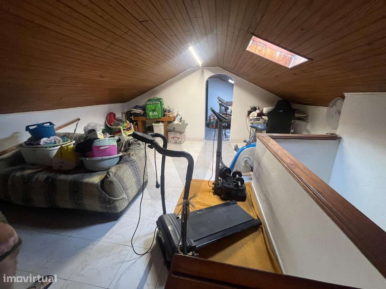 Moradia Tri-Familiar em Duplex T6 com garagem Box , terraço, varanda-23