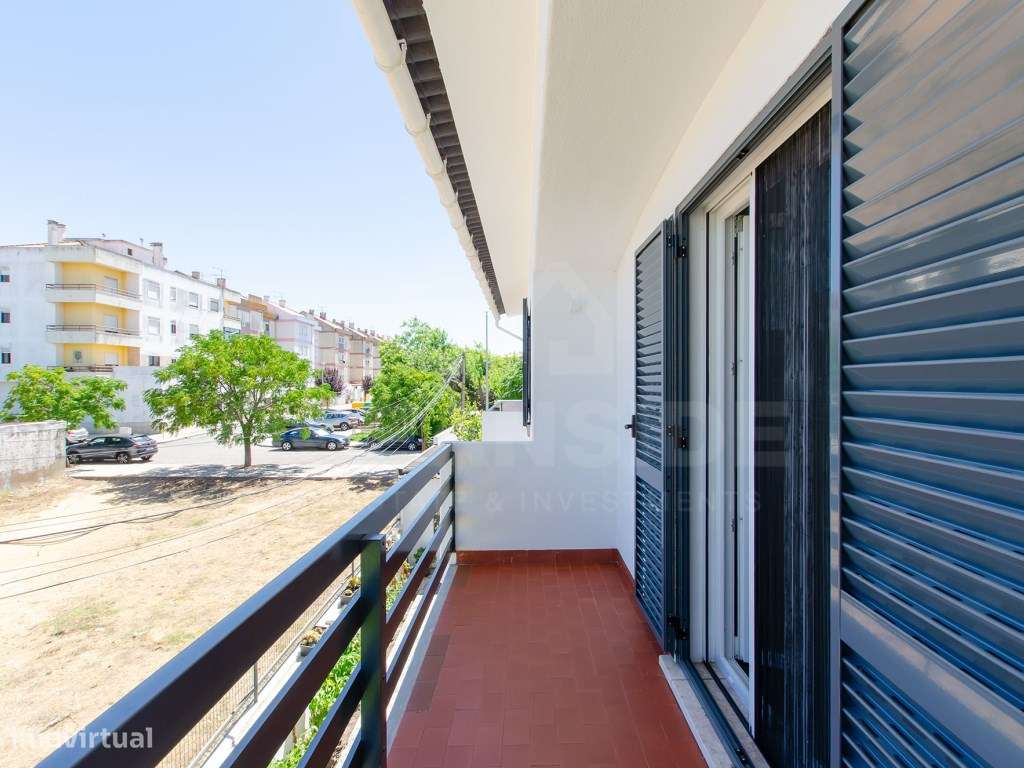 Moradia T6+1 renovada em Benavente-37