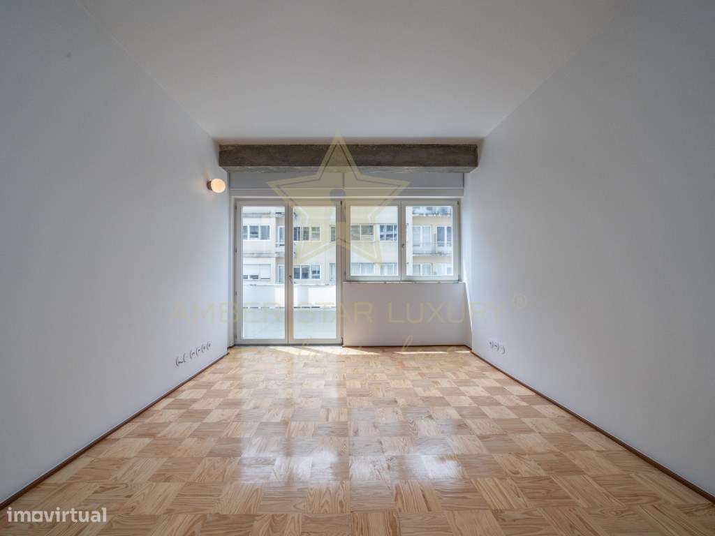 Apartamento T1 de 55 m2 a 300 m da Estação de Metro dos Aliados! - Grande imagem: 2/12