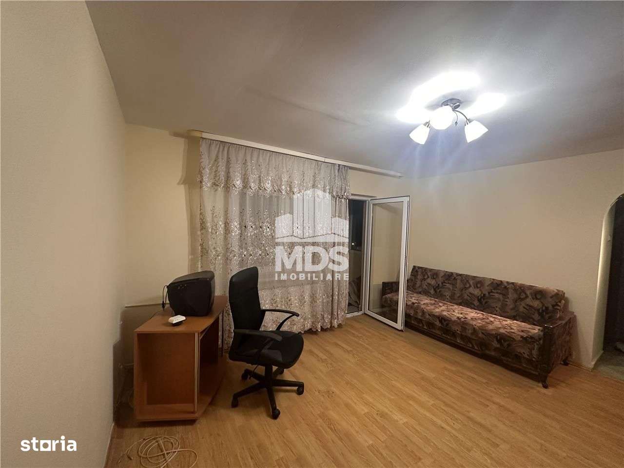 56mp, mobilat si utilat in bloc anvelopat lingă piata Doina-2