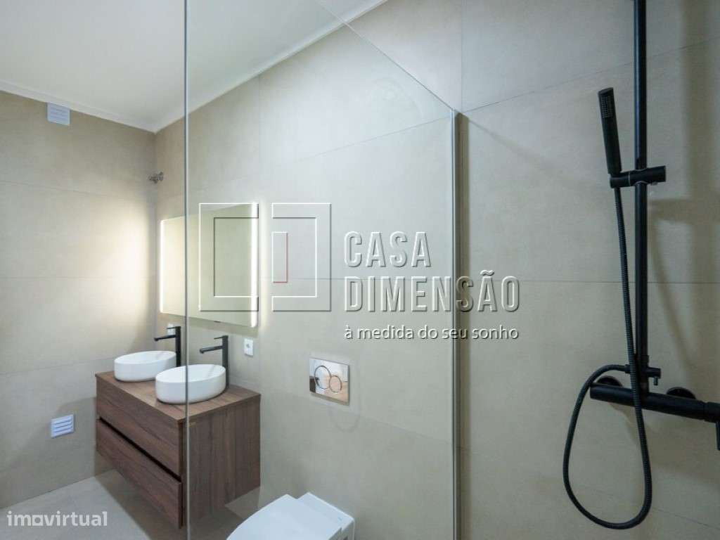 Apartamento de tipologia T3 com varanda, mobilado e equipado em Ben...-36