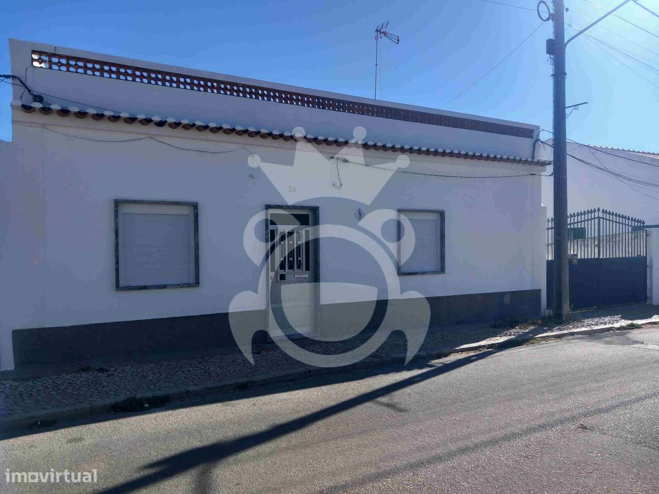 Moradia T4 com Terreno de 8.250m² - Serpa-0