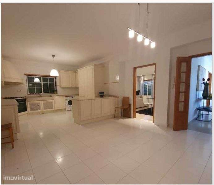 Moradia T4 com piscina e jardim para arrendar – Atalaia, Montijo - Grande imagem: 4/12