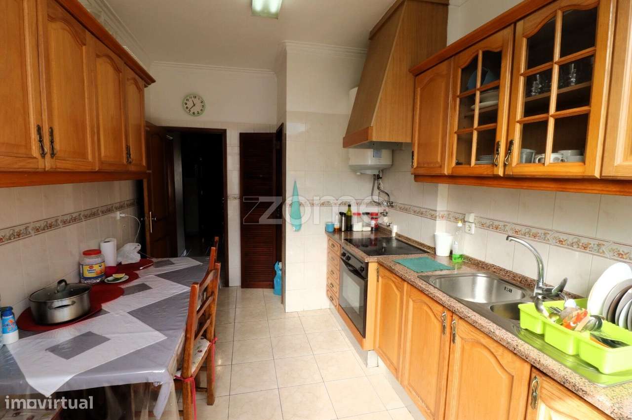 T2 na Venteira com vista desafogada, por 300.000€-8