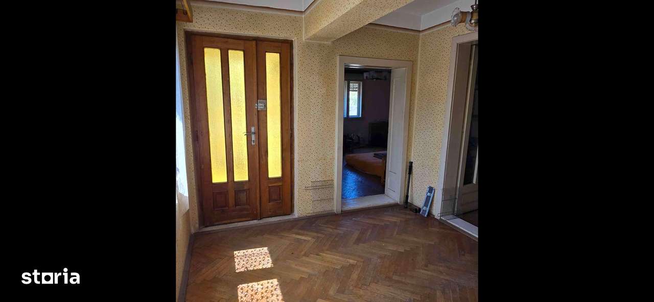 Casă în Cristur cu trei camere. - Imagine principală: 4/11