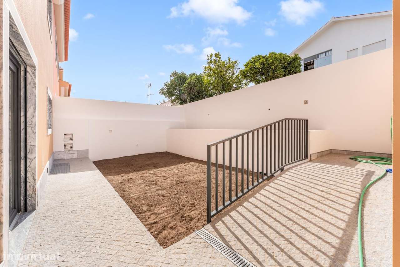 Moradia Geminada T3 + 1 com jardim, Alto dos Gaios, Cascais - Grande imagem: 4/36