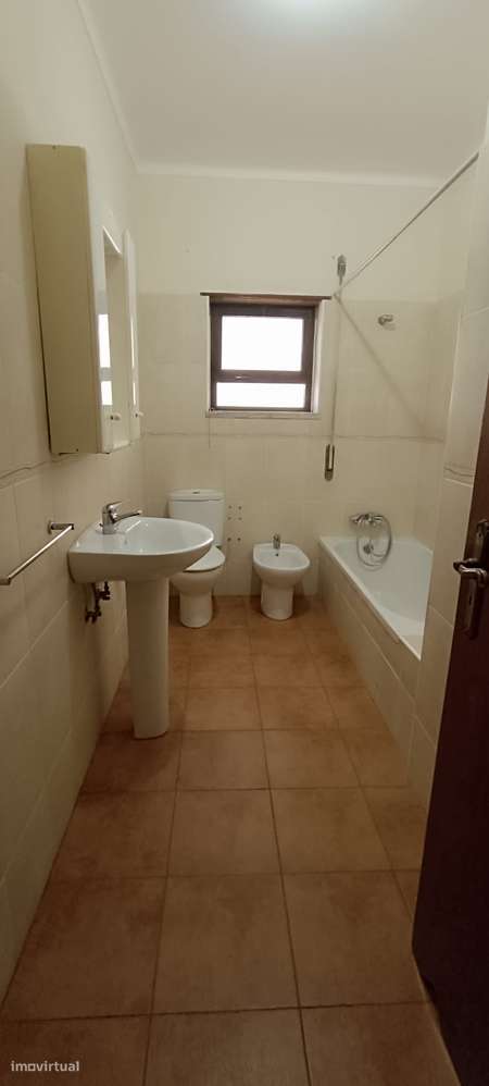 Moradia T6 com Cave, R/Chão e Sótão Aproveitado | A 3 km de Tomar-4