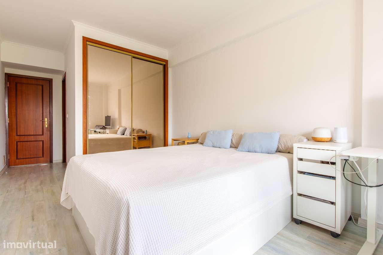Santa Marta do Pinhal/Corroios-Apartamento de 3 assoalhadas-remodelado-10