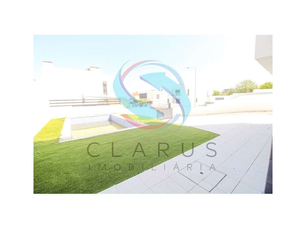 Moradia geminada em Vale de Milhaços-37