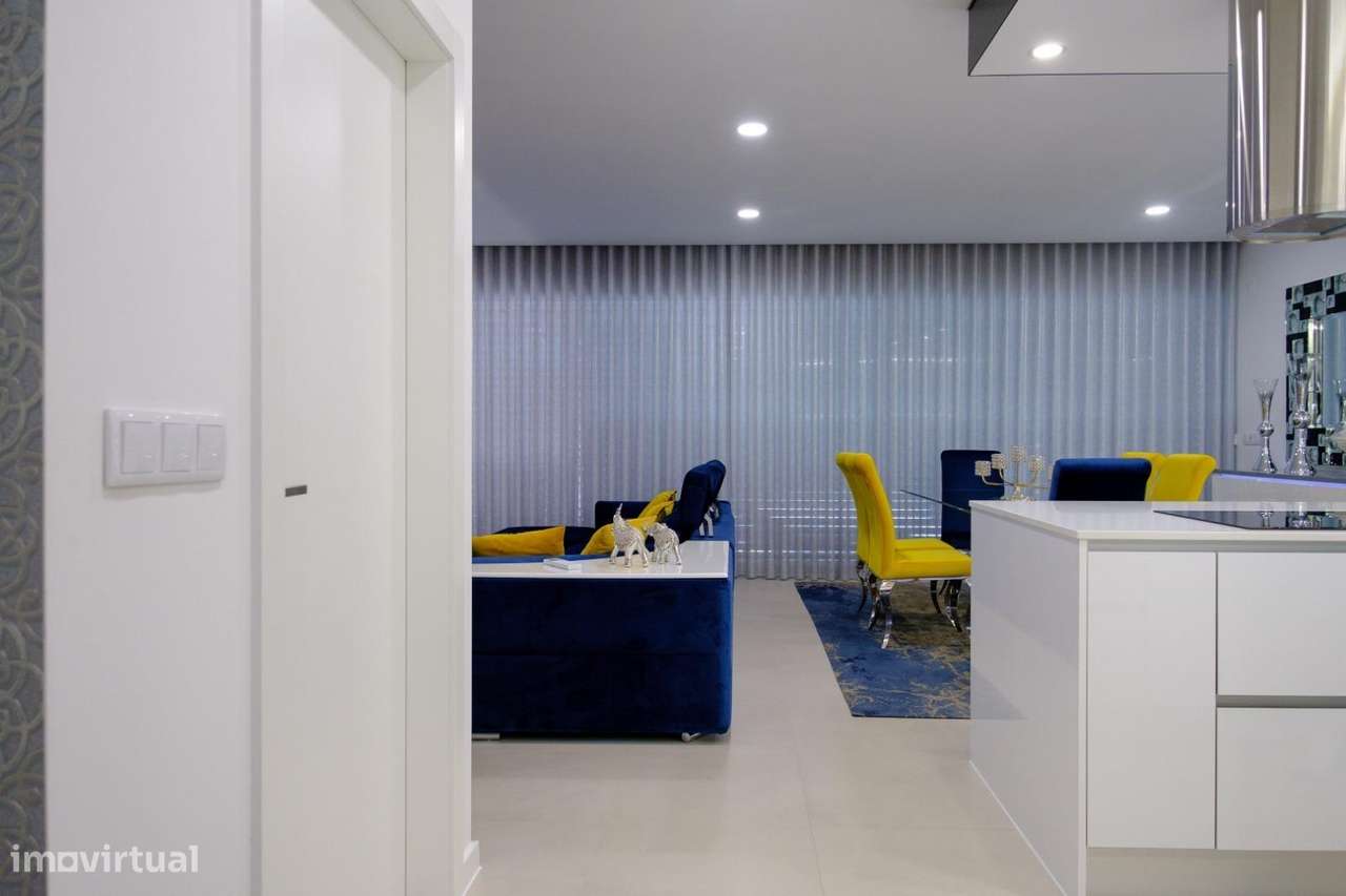 Moradia T4 com Piscina e Jardim na Aroeira, Almada-13