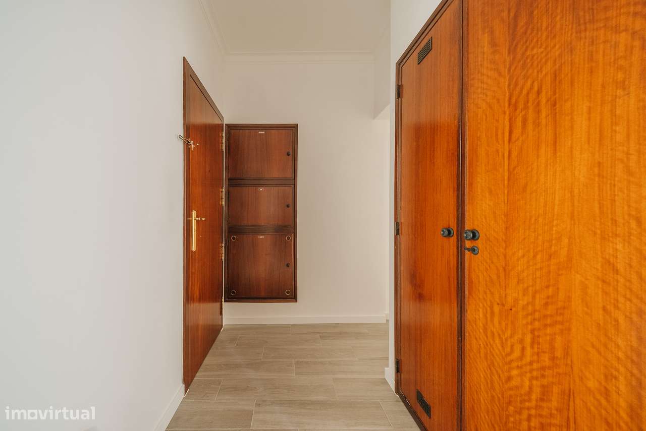 Apartamento T3 Totalmente Remodelado em Santa Clara | Varanda-15