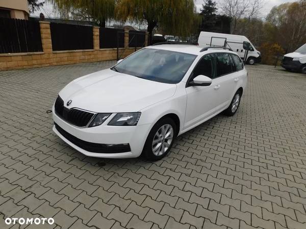 Skoda Octavia 1.6 TDI Clever DSG - 2