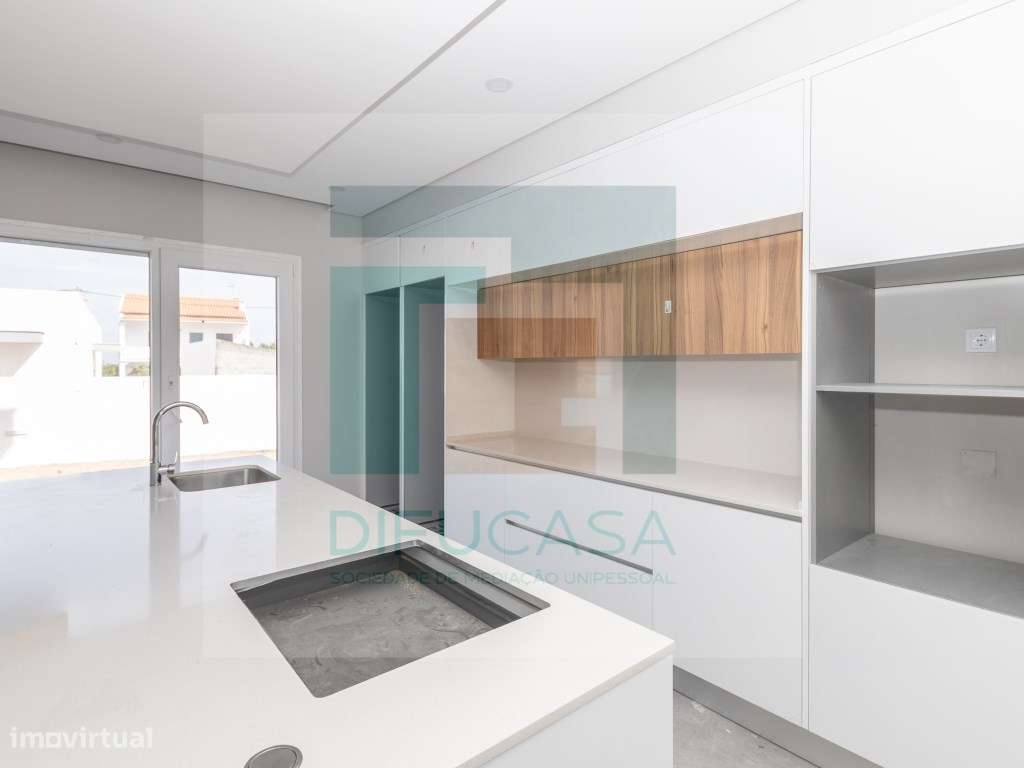 Moradia Isolada T4 Duplex com Piscina e Garagem-10