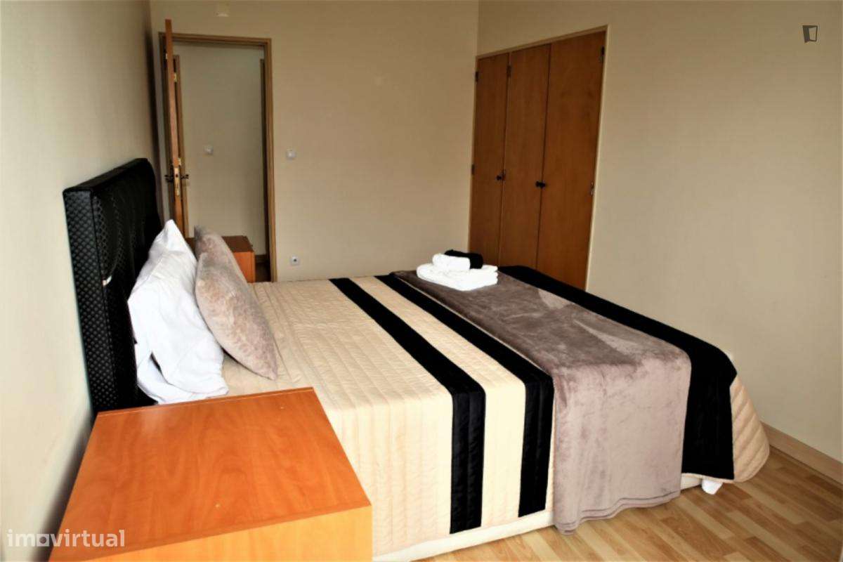 Quarto - localizado em Roma-Areeiro Lisbon - Grande imagem: 3/10