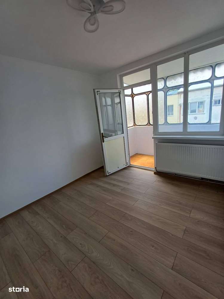 De vanzare 2 camere,renovat complet,pret 53000 euro - Imagine principală: 4/6