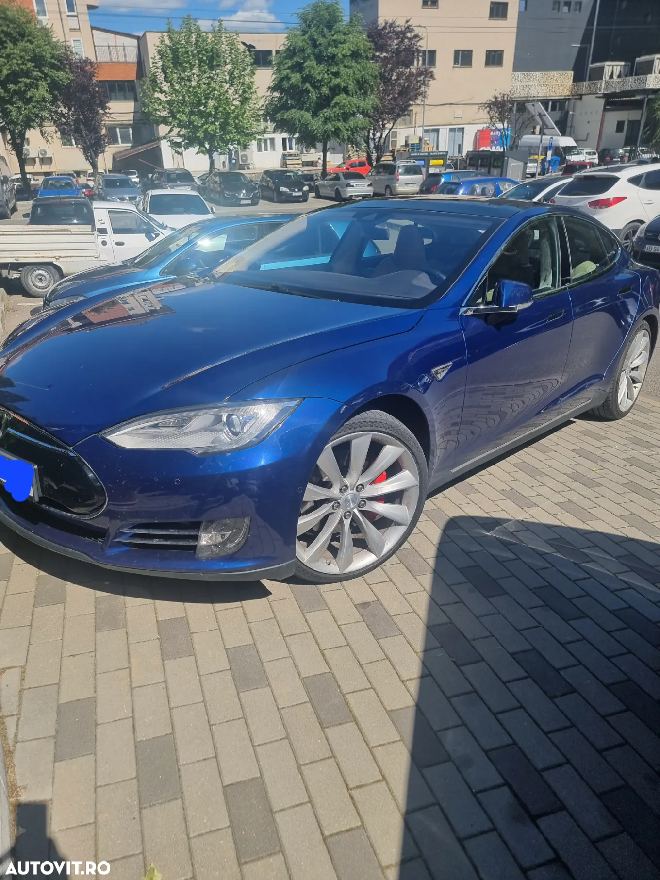 Tesla Model S - 4