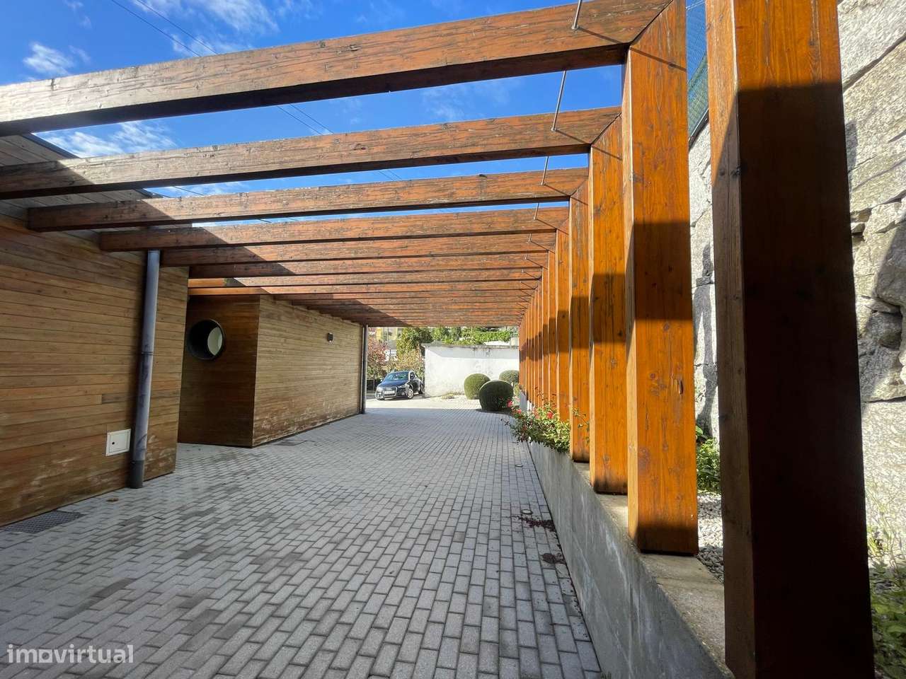 Moradia individual T3 com piscina em Fafe-23