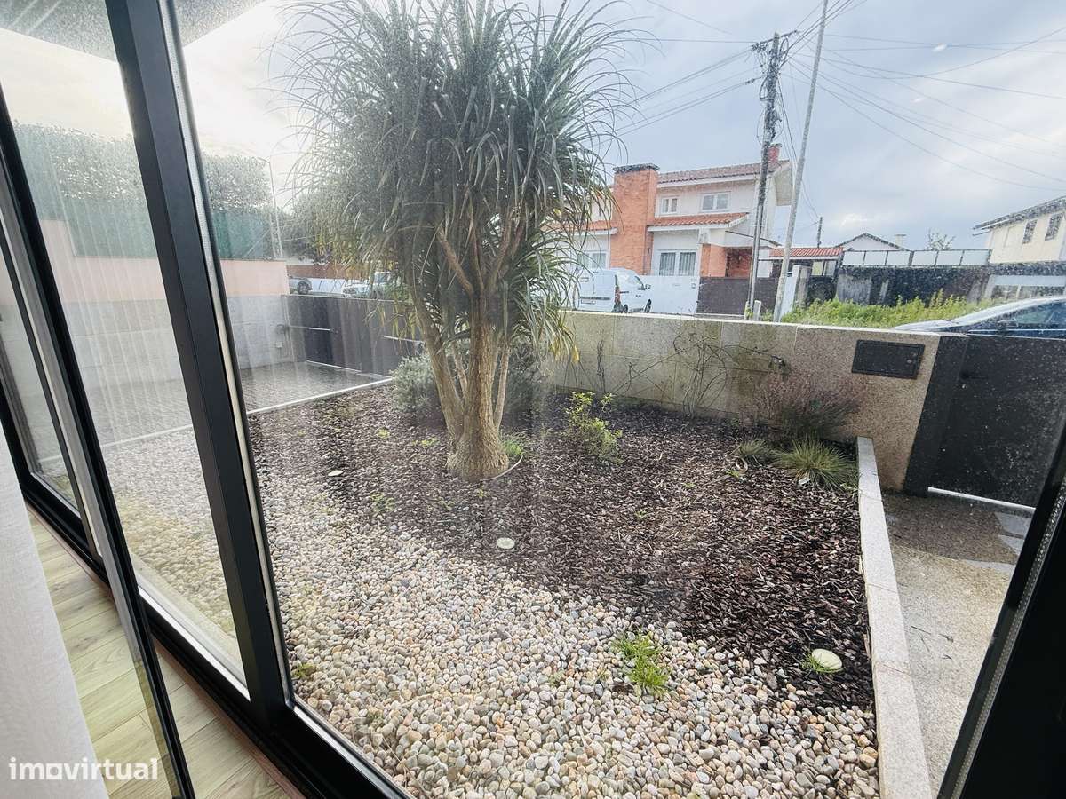 Moradia 3 frentes 200m praia-37