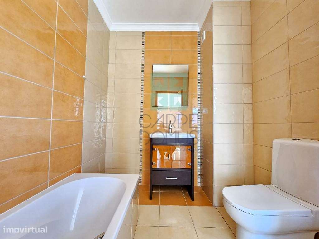 Espaçoso apartamento T3, com parqueamento, junto centro de Loulé, A...-37
