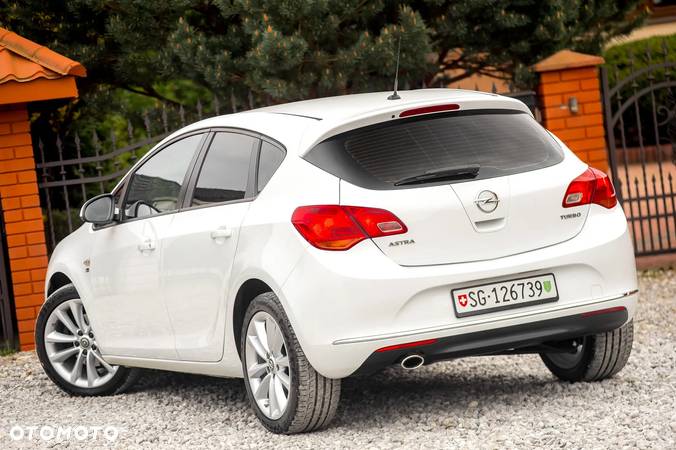 Opel Astra 1.6 Turbo Edition - 9