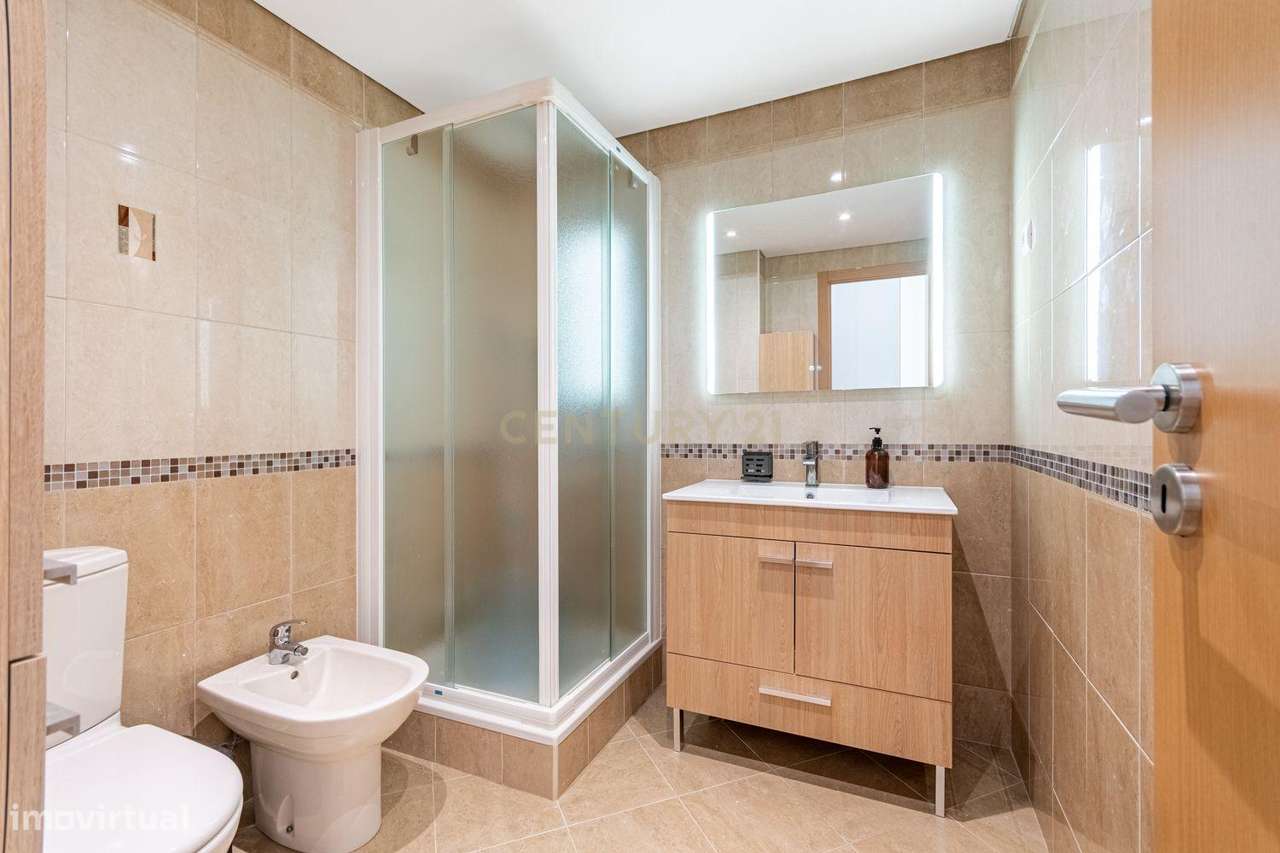 T3 em excelente estado com box de 41 m² e lareira | Vialonga-10