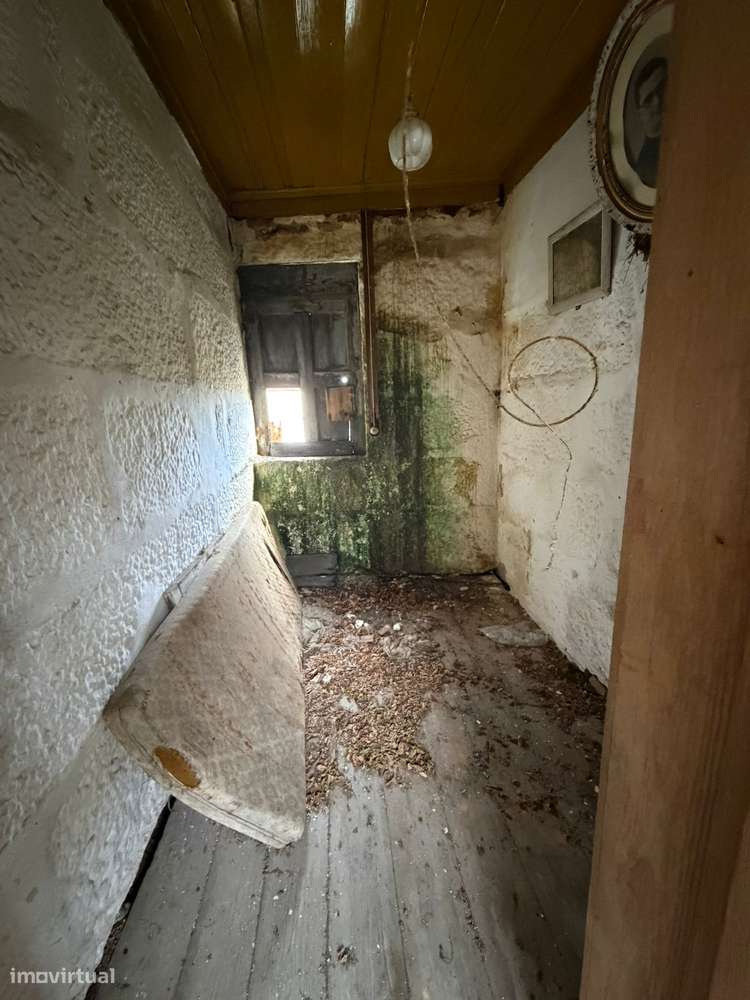Casa Antiga / Ruína para Restaurar-7