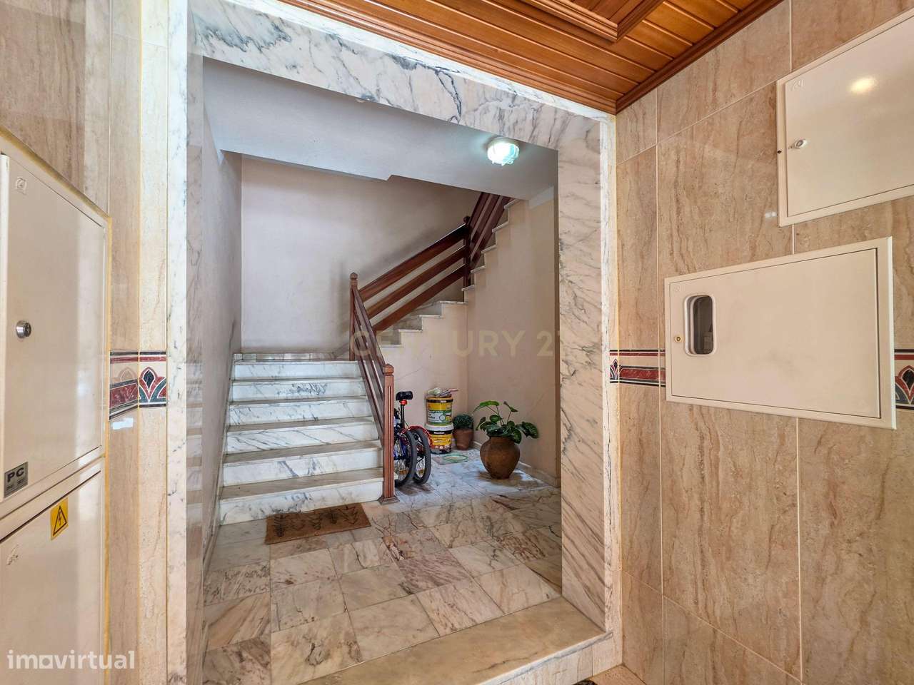 Apartamento de 3 assoalhadas em excelentes estado de conservação.-22