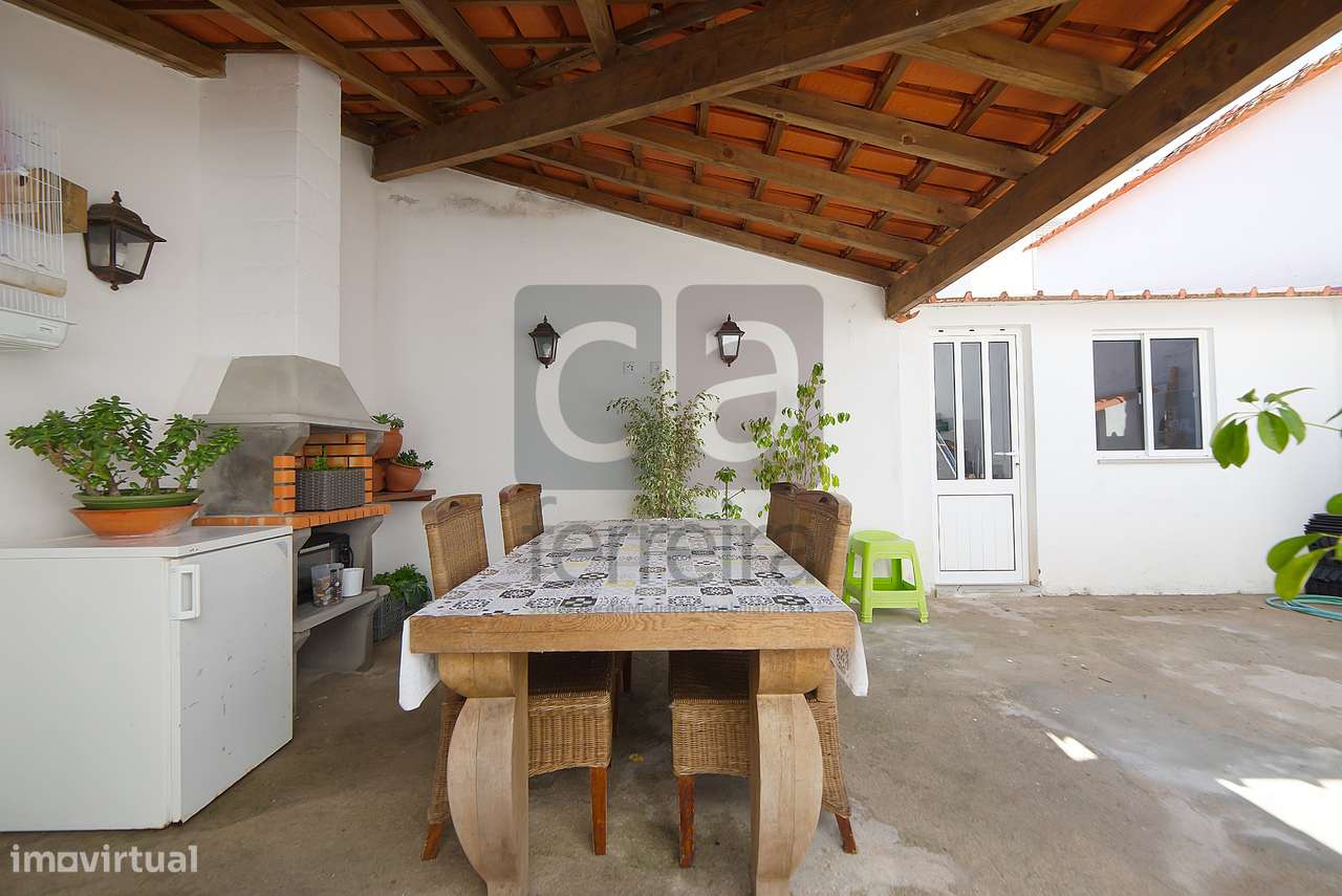 Moradia T3 Totalmente Remodelada em Almeirim-33