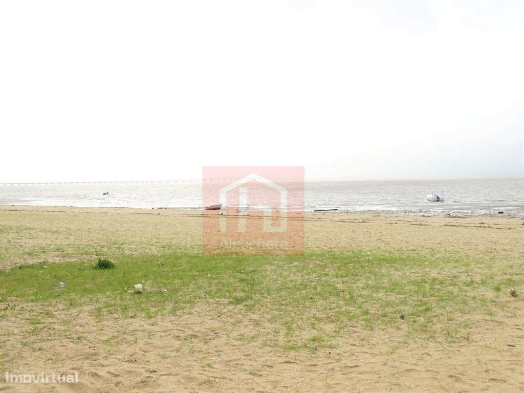 Edifício habitacional e Moinho para recuperar em Alcochete-10