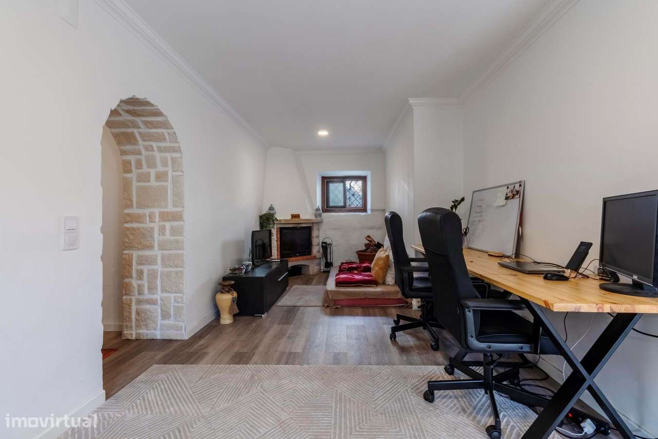 Apartamento T3+1 com Terraço e 3 Wcs em Galamares, Sintra-9