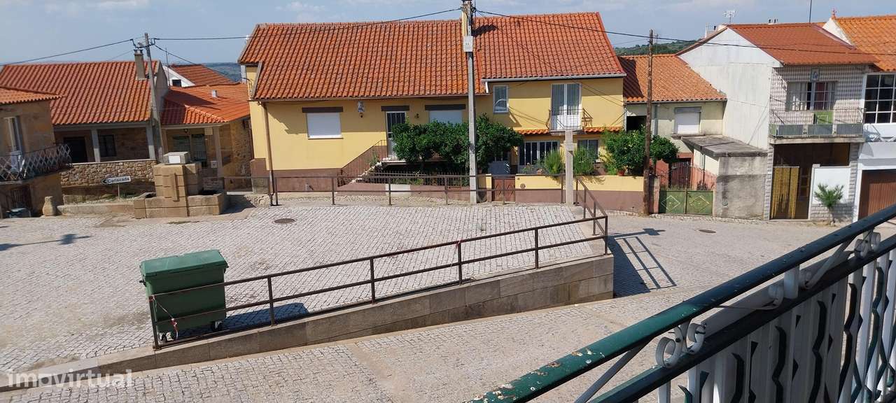 Moradia T2 com 2 espaços comerciais e garagem-14