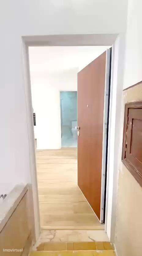 T2 Remodelado com Excelente Luz Natural no Forte da Casa!-18