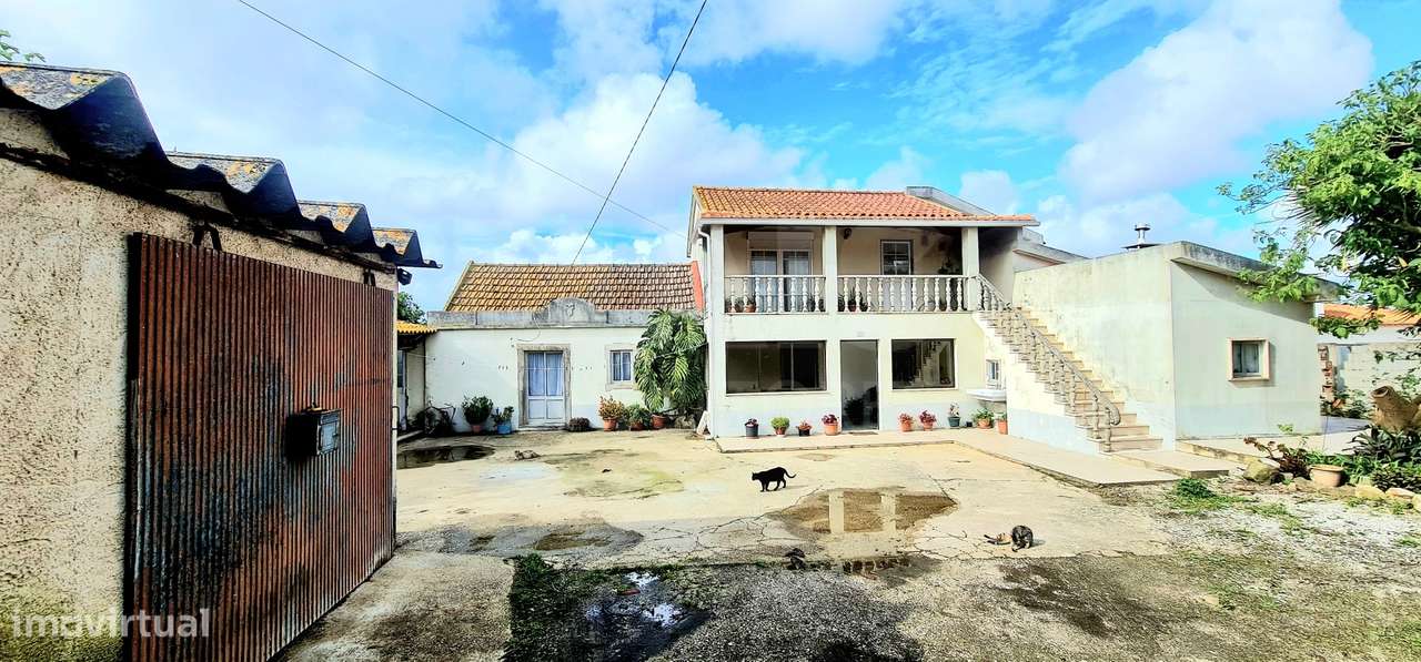 Moradia T4 Isolada com Garagem, Jardim Logradouro e Terreno - Grande imagem: 4/34