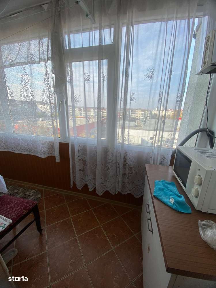 3 DECOMANDATE cu centrala,izolat, termopan, 78mp, balcon 8m,Mioritei-7