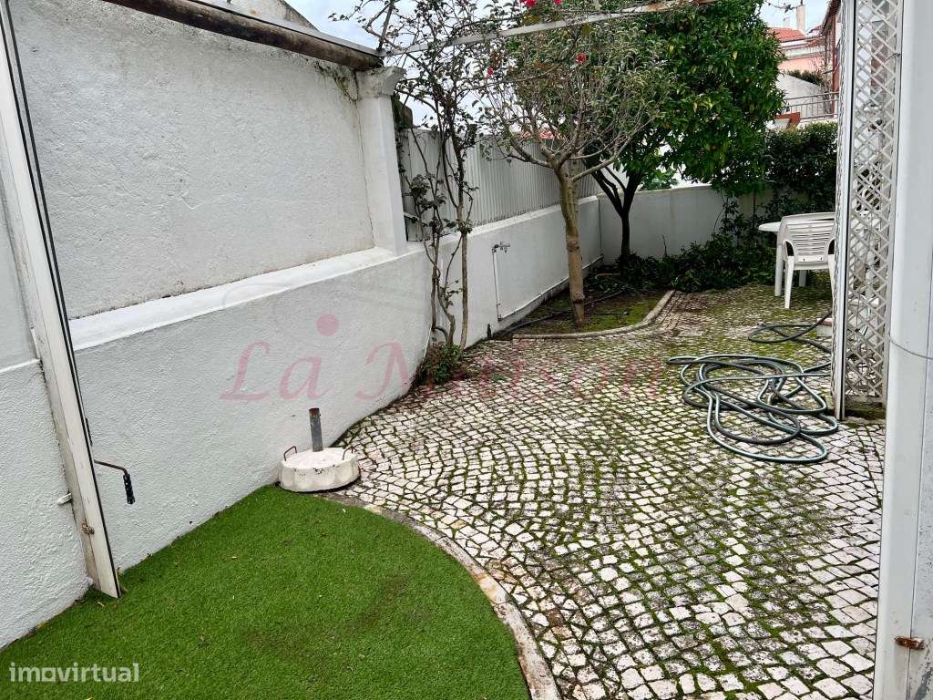 Moradia V4 Duplex no Centro de Loures-52