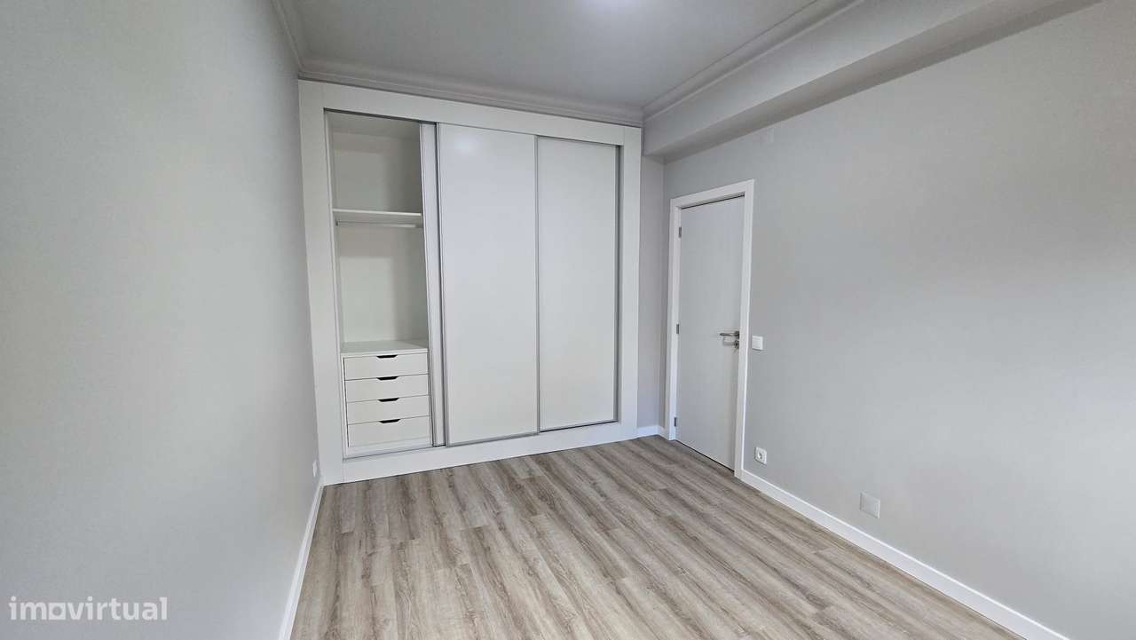 T2 Remodelado no Coração de Setúbal – Onde a Vida Tem Mais Cor-18