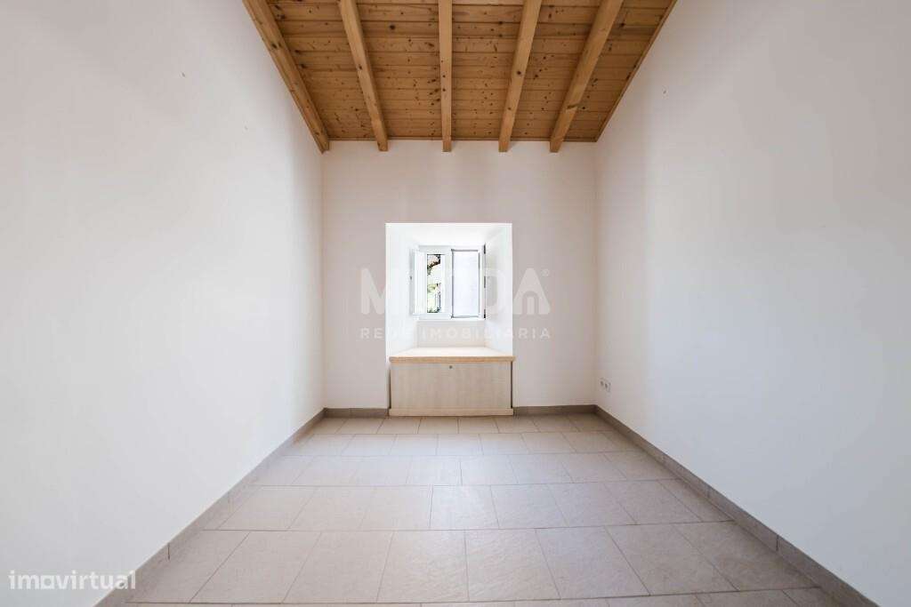 Moradia térrea T1+1 renovada com charme na Rua Direita, 35 mesmo no co-5