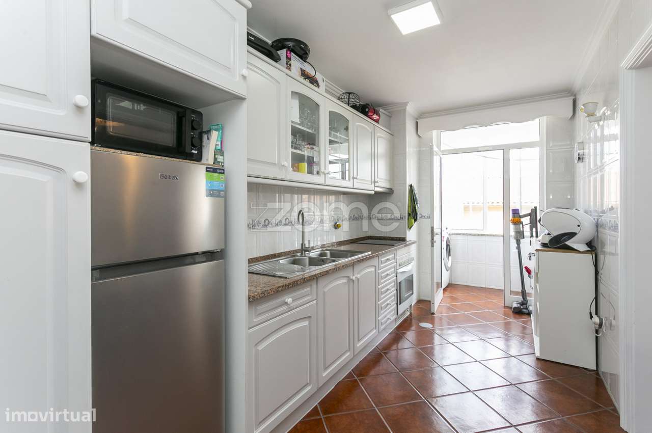 Apartamento de Praia Convertido em Dois T2+1 Com Ent. Independentes - Grande imagem: 4/38