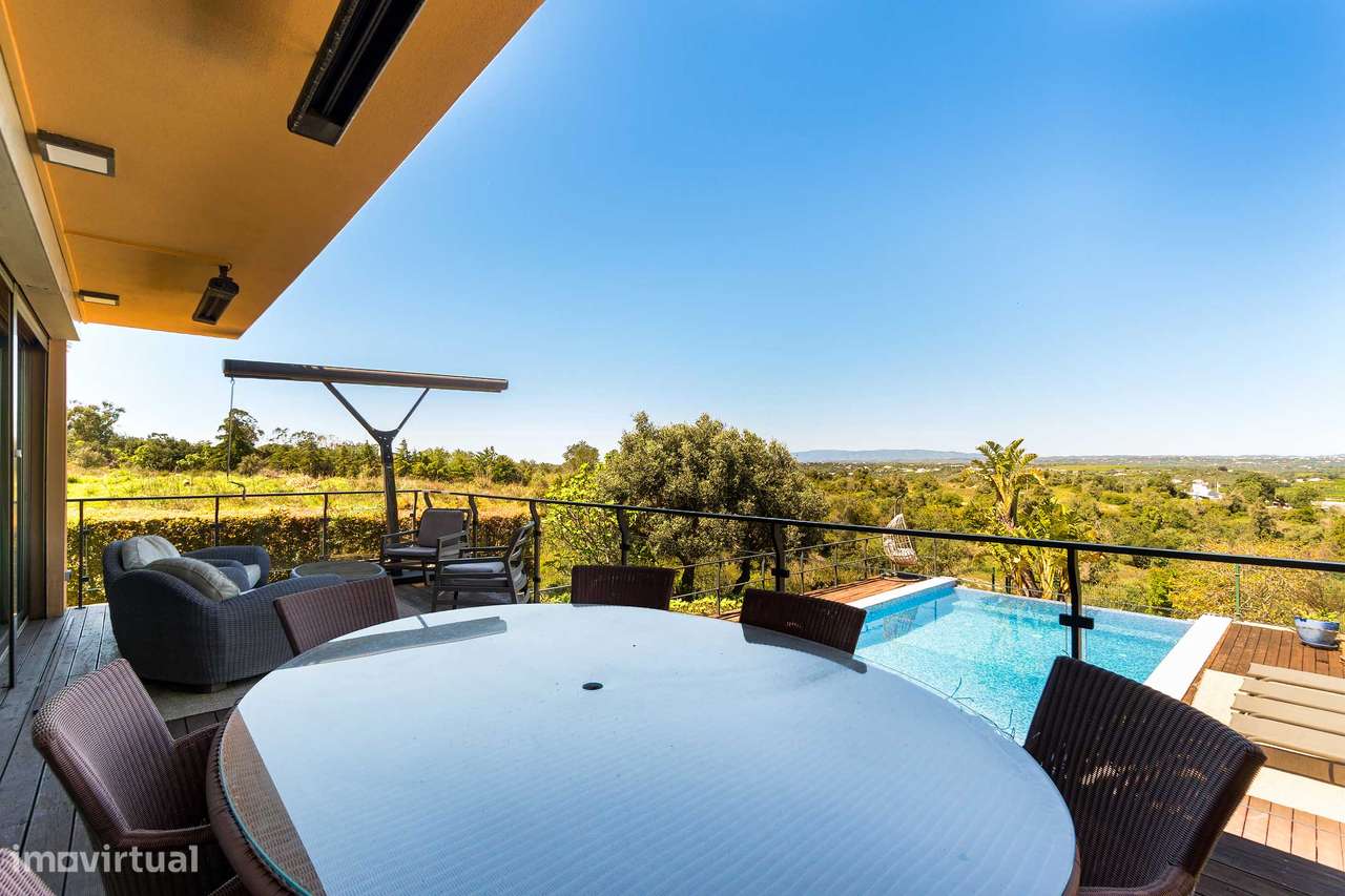 Moradia Encantadora com Piscina e Vistas Deslumbrantes sobre o Campo-15