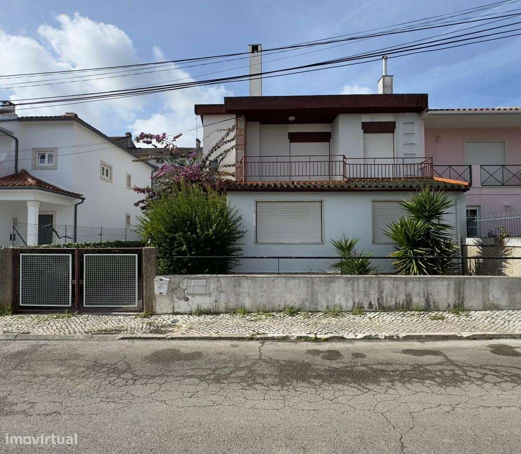 Moradia T6 - 220m2 - 3 pisos - 2 garagens - Barro - Pinheiro de Loures-51