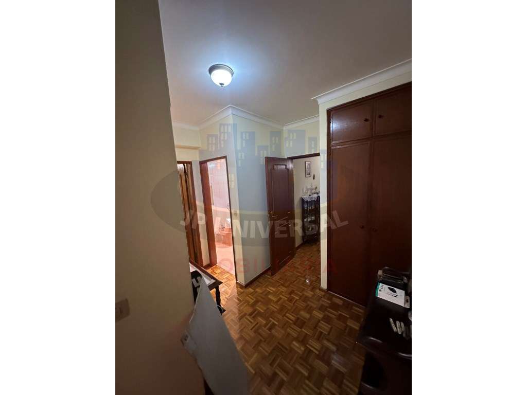 Vende-se Apartamento T3 junto à Avenida Marquês de Pombal-19