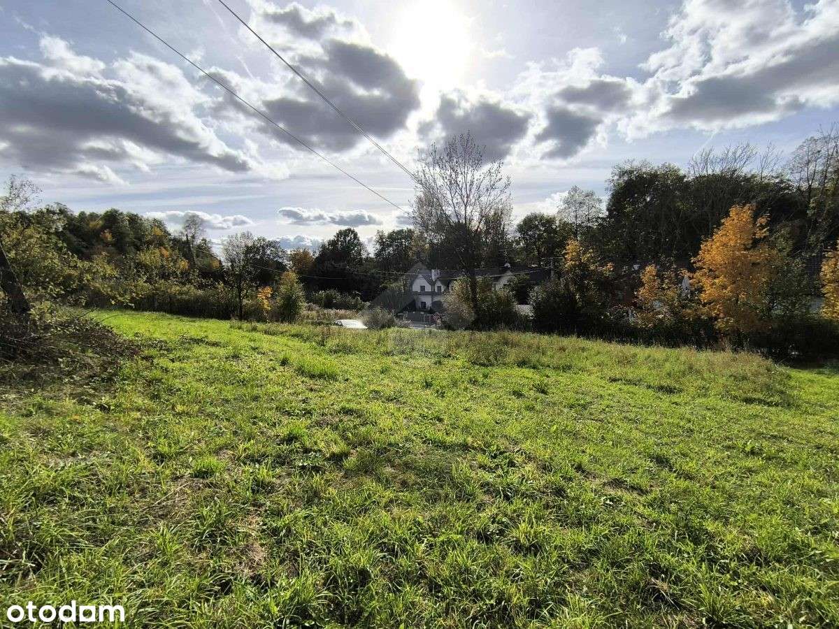 Działka budowlana ok. 18 ar, tereny zieleni ok. 10 ar,  autobus