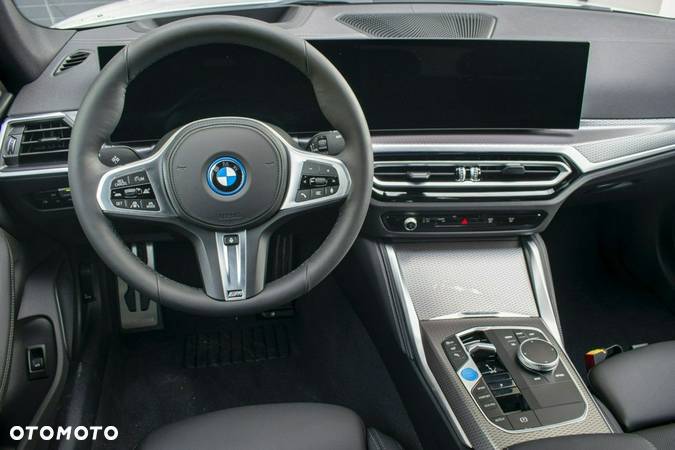 BMW i4 - 10