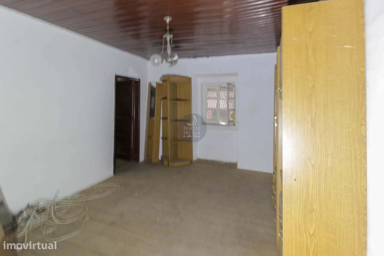 Moradia c/ Habitação, Comércio e Terraço na Aldeia-6