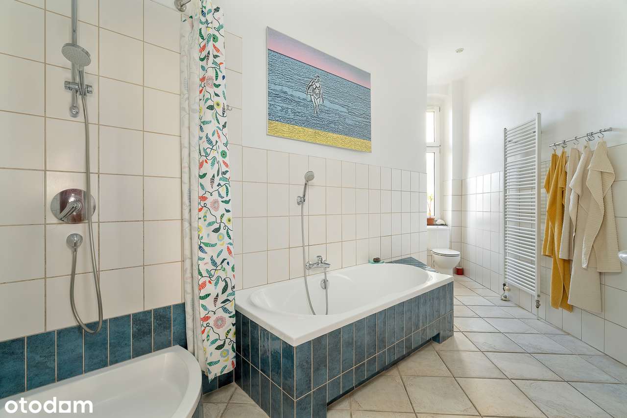 Trzystronne, z balkonem i piwnicą, przy tramwaju-18