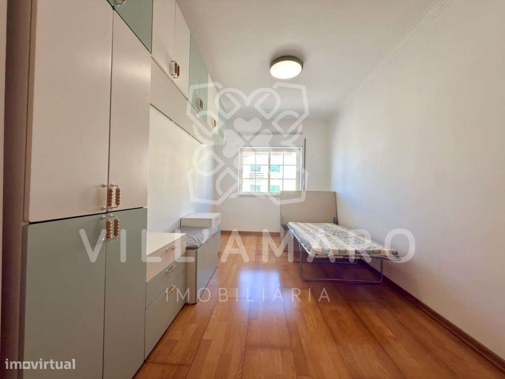 Apartamento T3 com Varanda, Arrecadação e Parqueamento-9