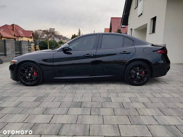 Alfa Romeo Giulia - 10